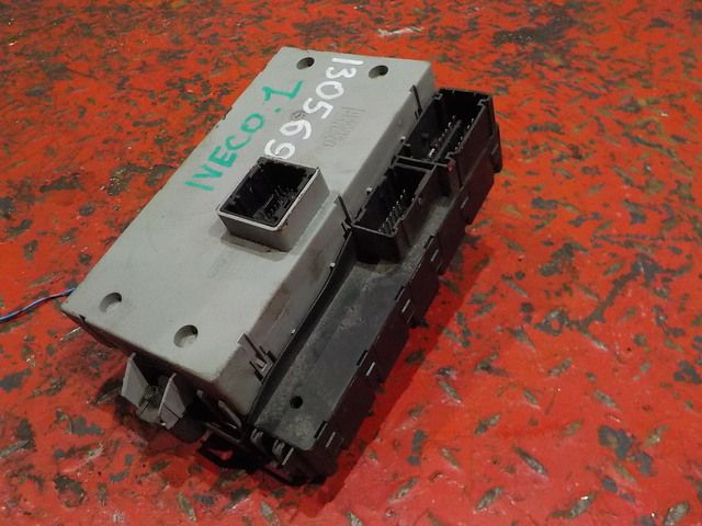 69500166 IVECO Блок предохранителей, № XF130569, фото 3
