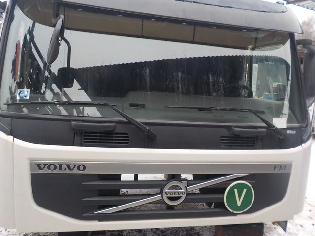 82257549 VOLVO Капот, № XF188493, фото 1