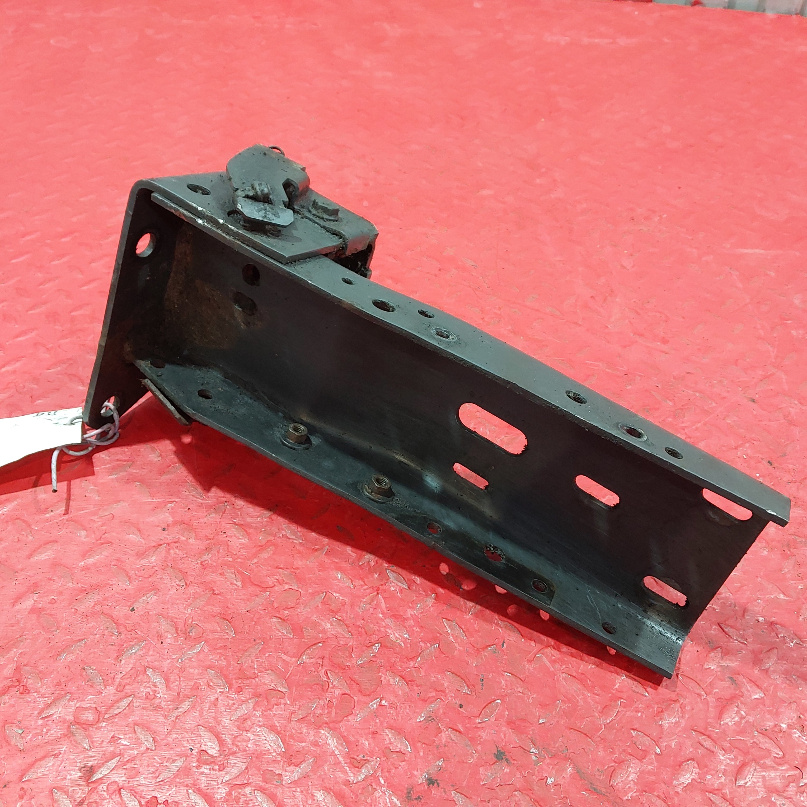 9305203733 MERCEDES Кронштейн подножки, № XF288580, фото 2
