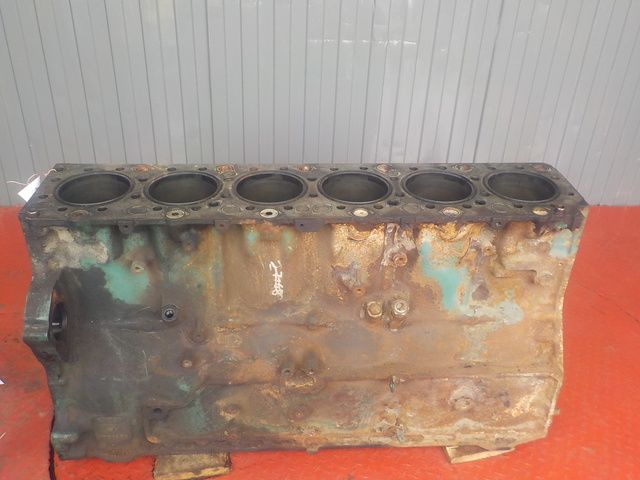 20451181 VOLVO Блок двигателя, № XF159439, фото 6