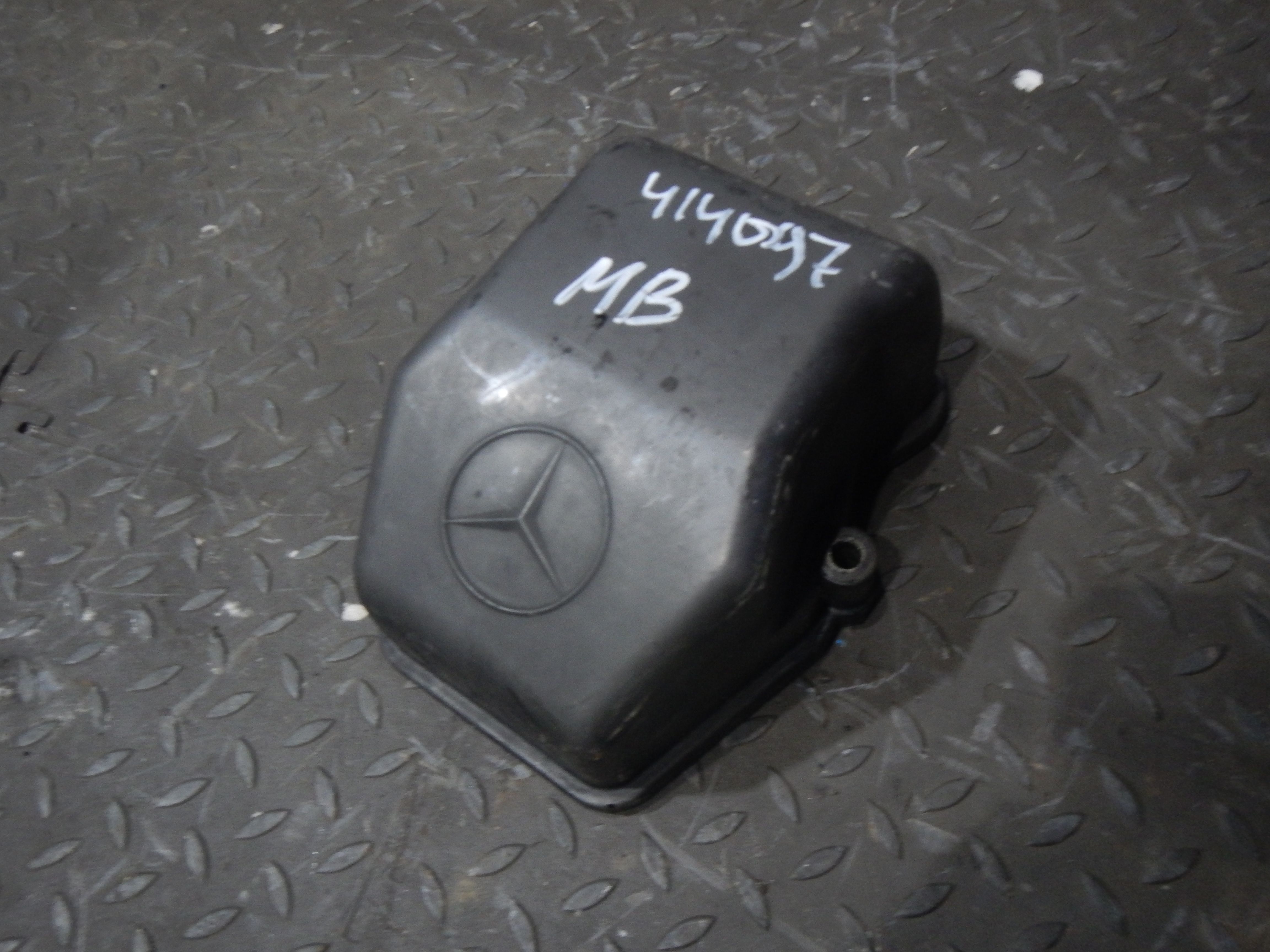 4570100130 MERCEDES Клапанная крышка, № XF414097, фото 1