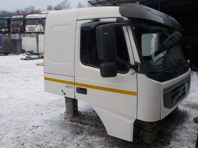 VOLVO Каркас кабины, № XF207855, фото 1