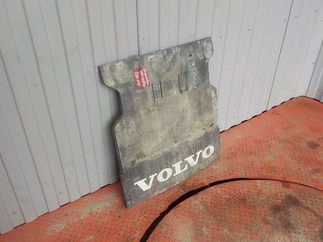 21124668 VOLVO Брызговик, № XF330111, фото 1