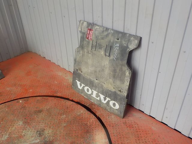 21124668 VOLVO Брызговик, № XF330111, фото 2
