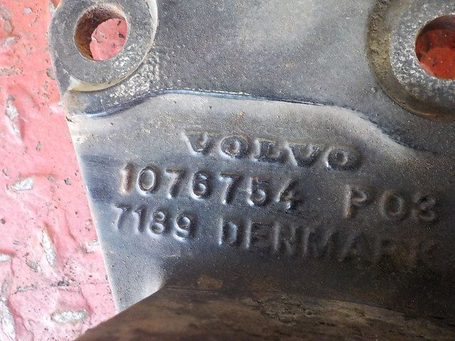 1076754 VOLVO Кронштейн буксировочный правый, № XF344612, фото 4