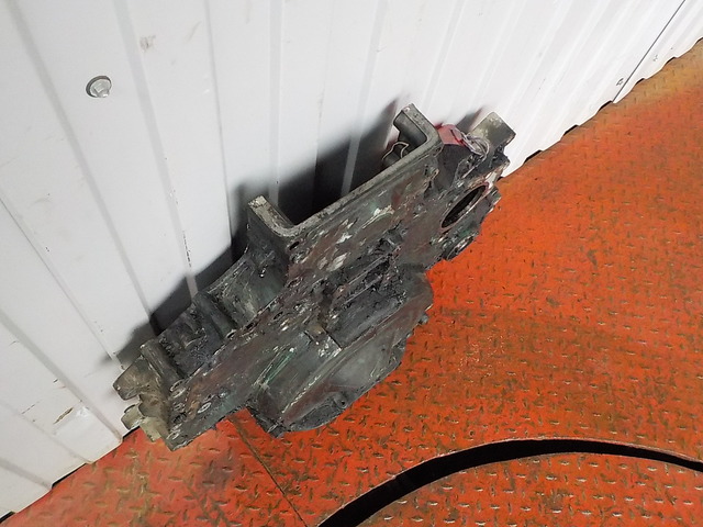 3165064 VOLVO Крышка двигателя, № XF152666, фото 2
