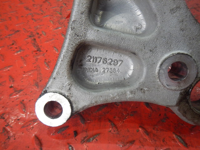 21176297 VOLVO Кронштейн двигателя, № XF300109, фото 4