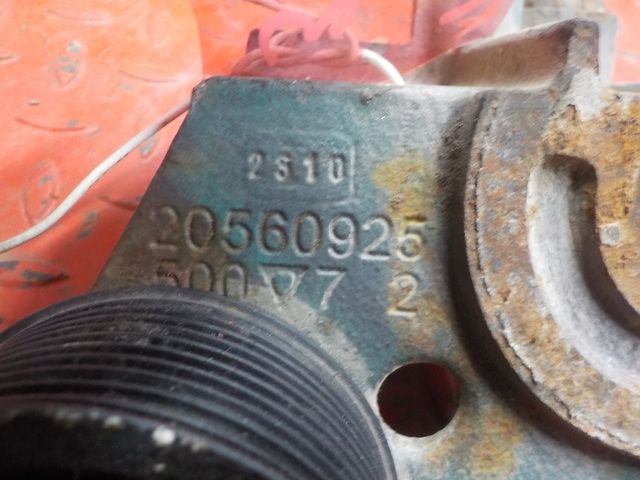 20560925 VOLVO Кронштейн ролика натяжителя, № XF323668, фото 4