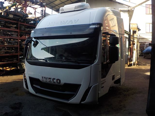 IVECO Кабина, AS, Красный, № XF183979, фото 1