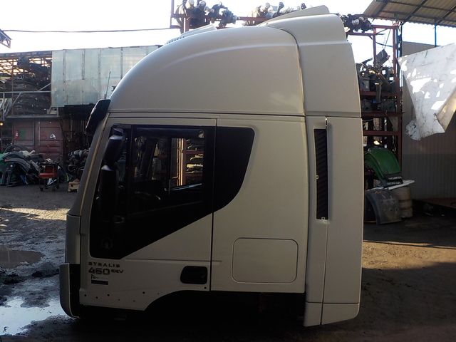 IVECO Кабина, AS, Красный, № XF183979, фото 4