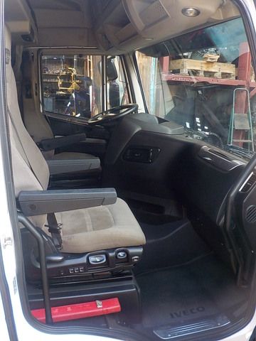 IVECO Кабина, AS, Красный, № XF183979, фото 9