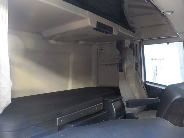 IVECO Кабина, AS, Красный, № XF183979, фото 10