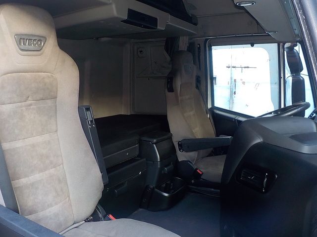 IVECO Кабина, AS, Красный, № XF183979, фото 11