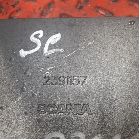 2391157 SCANIA Кронштейн топливного фильтра, № XF359520, фото 1