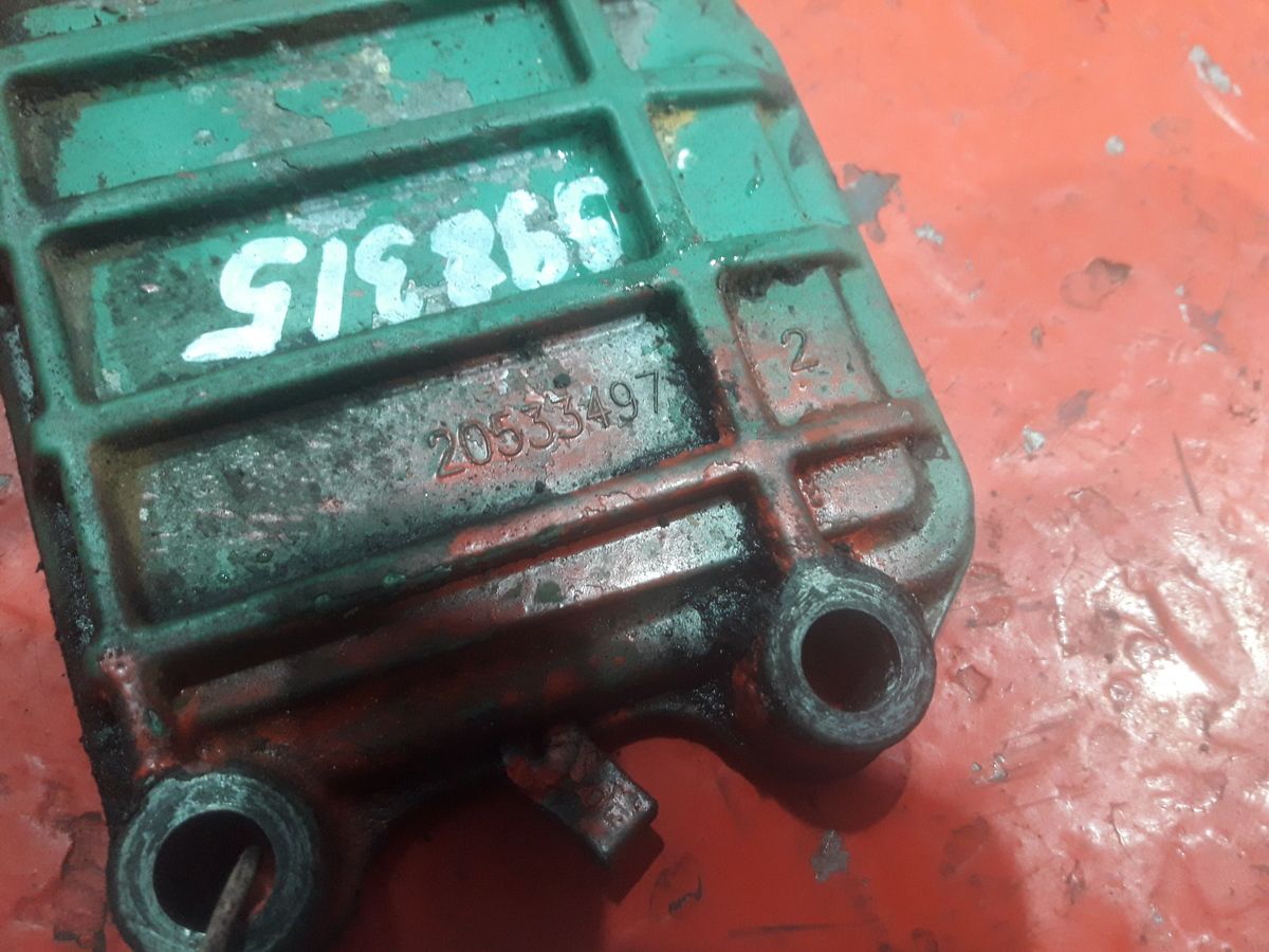 20533497 VOLVO Крышка двигателя, № XF398315, фото 3