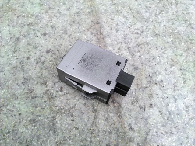8V4T19K314AA FORD Кнопка, № XF32007, фото 3