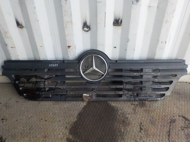9408880023 MERCEDES Решетка передняя, № XF119959, фото 1
