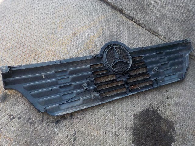 9408880023 MERCEDES Решетка передняя, № XF119959, фото 3