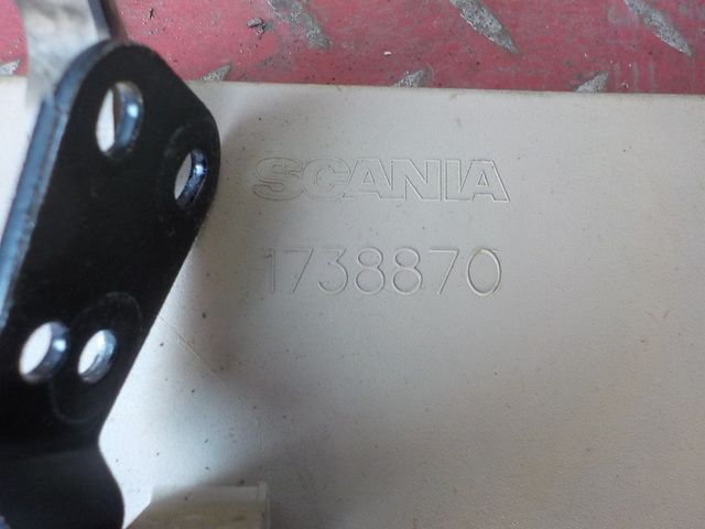 1738870 SCANIA Крышка бардачка, № XF203327, фото 8