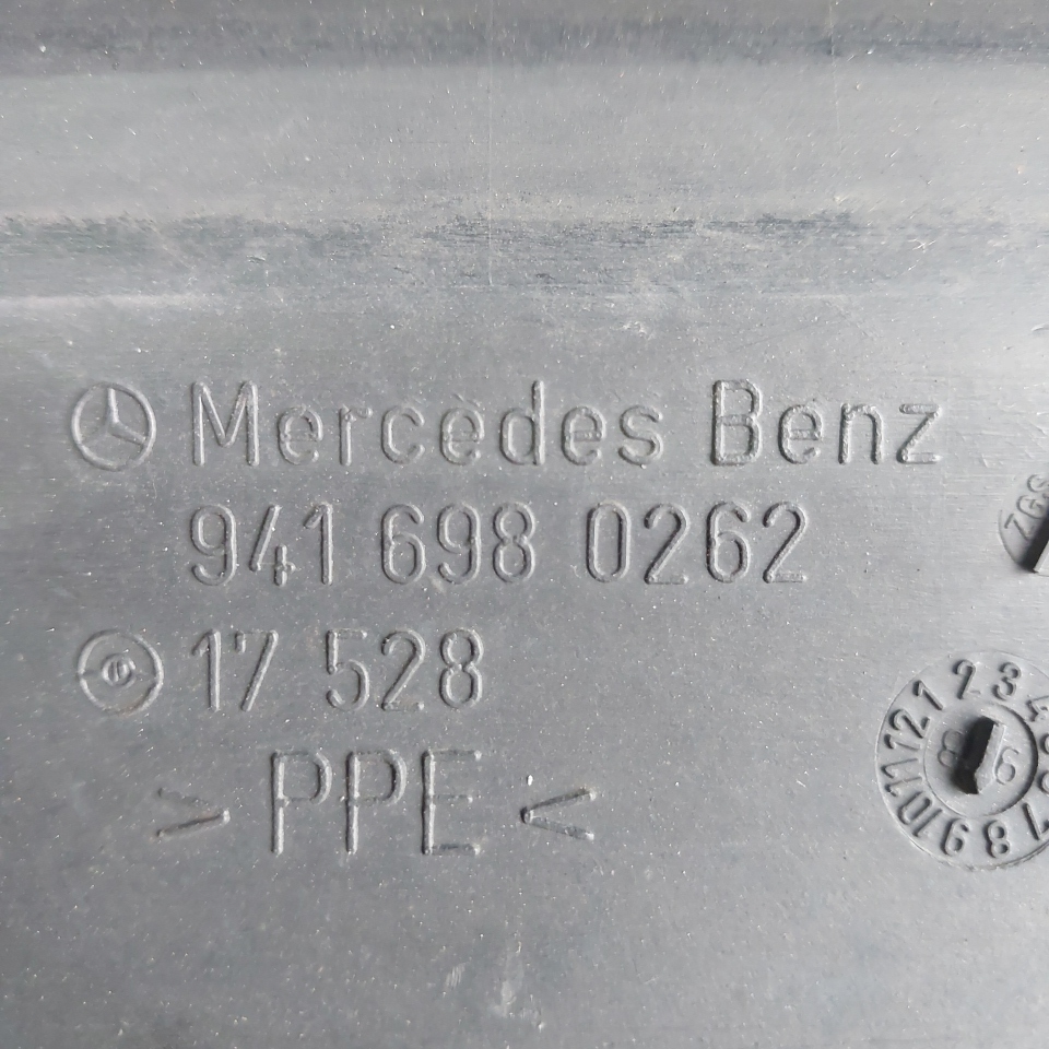 9416980262 MERCEDES Накладка лобового стекла, № XF478764, фото 2