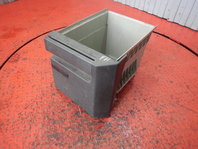 82174063 VOLVO Бардачок, № XF293980, фото 1
