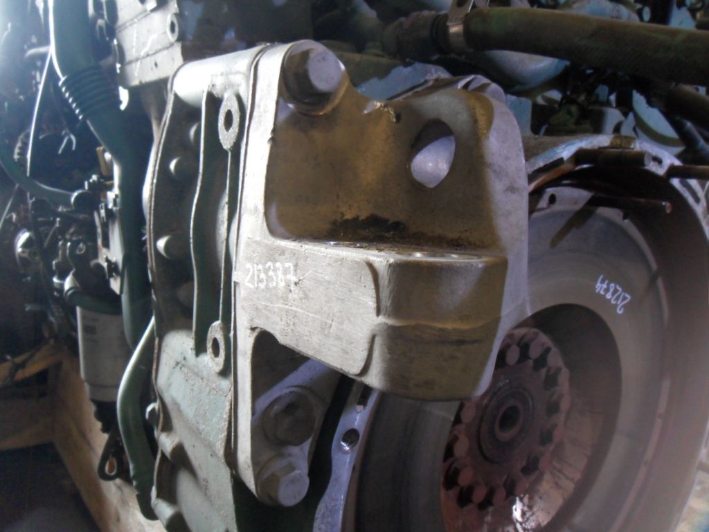 21364650 VOLVO Кронштейн двигателя, № XF213387, фото 1