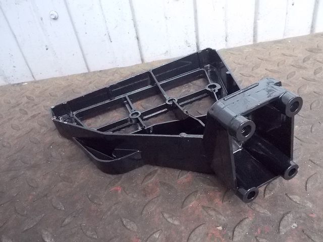 ABY1445564 AB-PARTS Кронштейн подножки нижней правой, фото 2