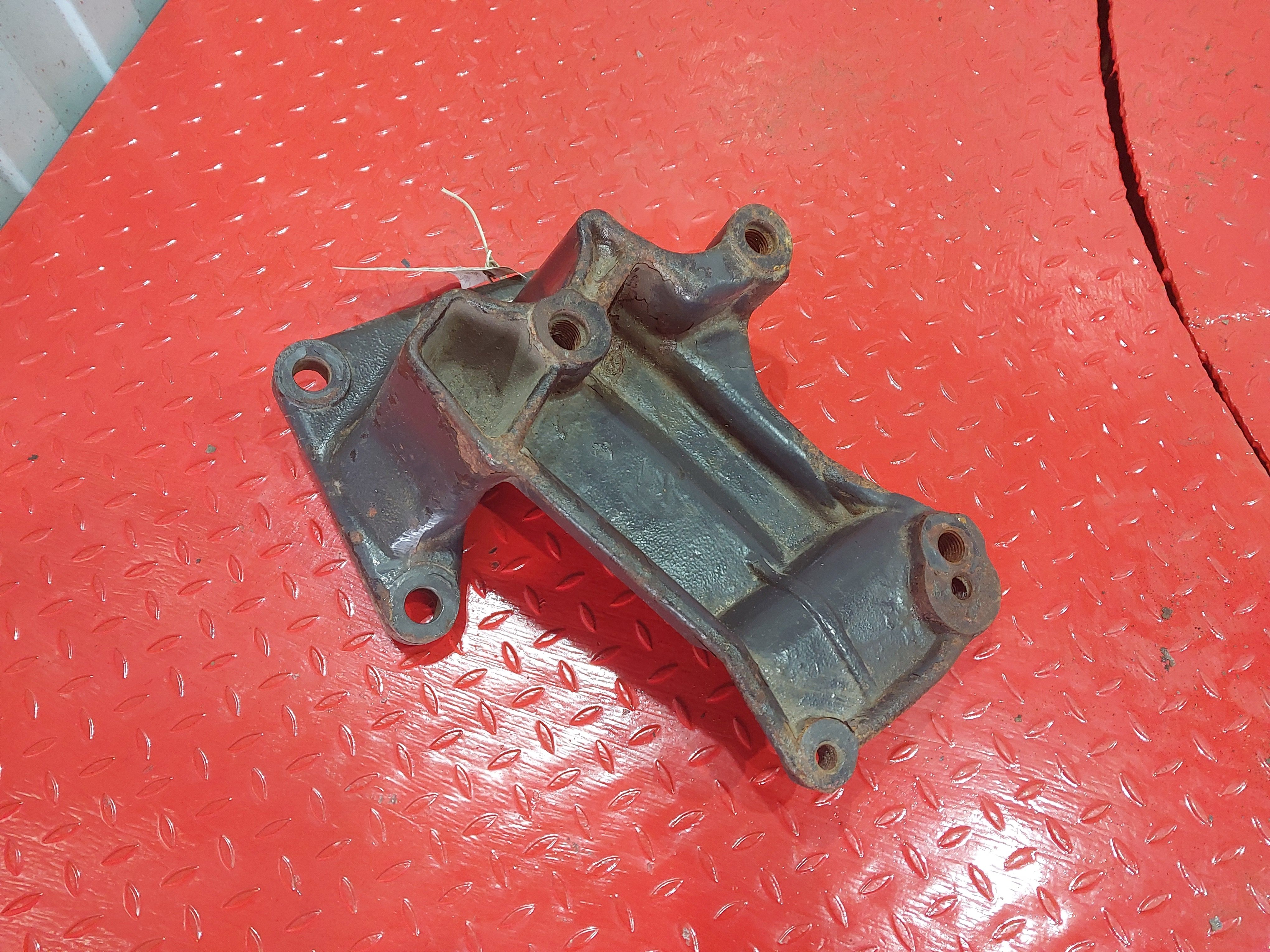 504091306 IVECO Кронштейн гидроусилителя, № XF211691, фото 4