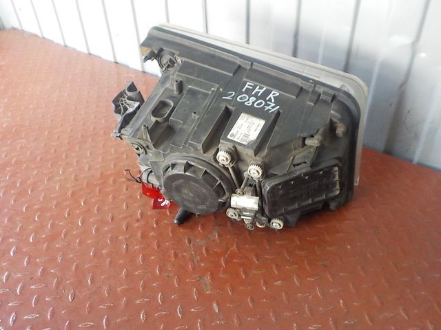 82304585 VOLVO Фара правая, № XF208071, фото 3