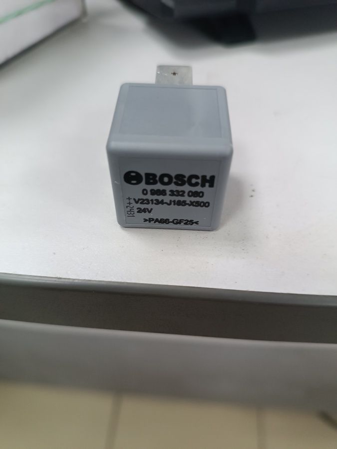 0986332080 BOSCH Реле силовое, фото 1