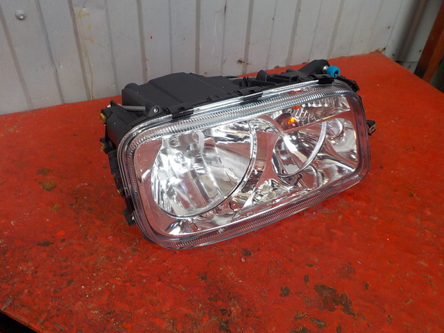 ME9438201561 MEGATRUCK Фара правая, фото 2