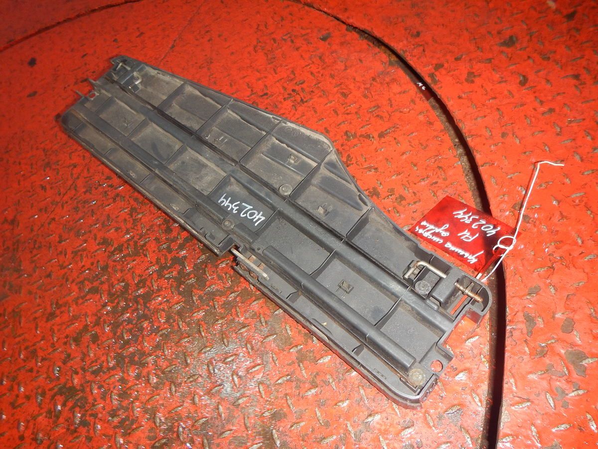 82227466 VOLVO Крышка инструментального ящика, № XF402344, фото 1