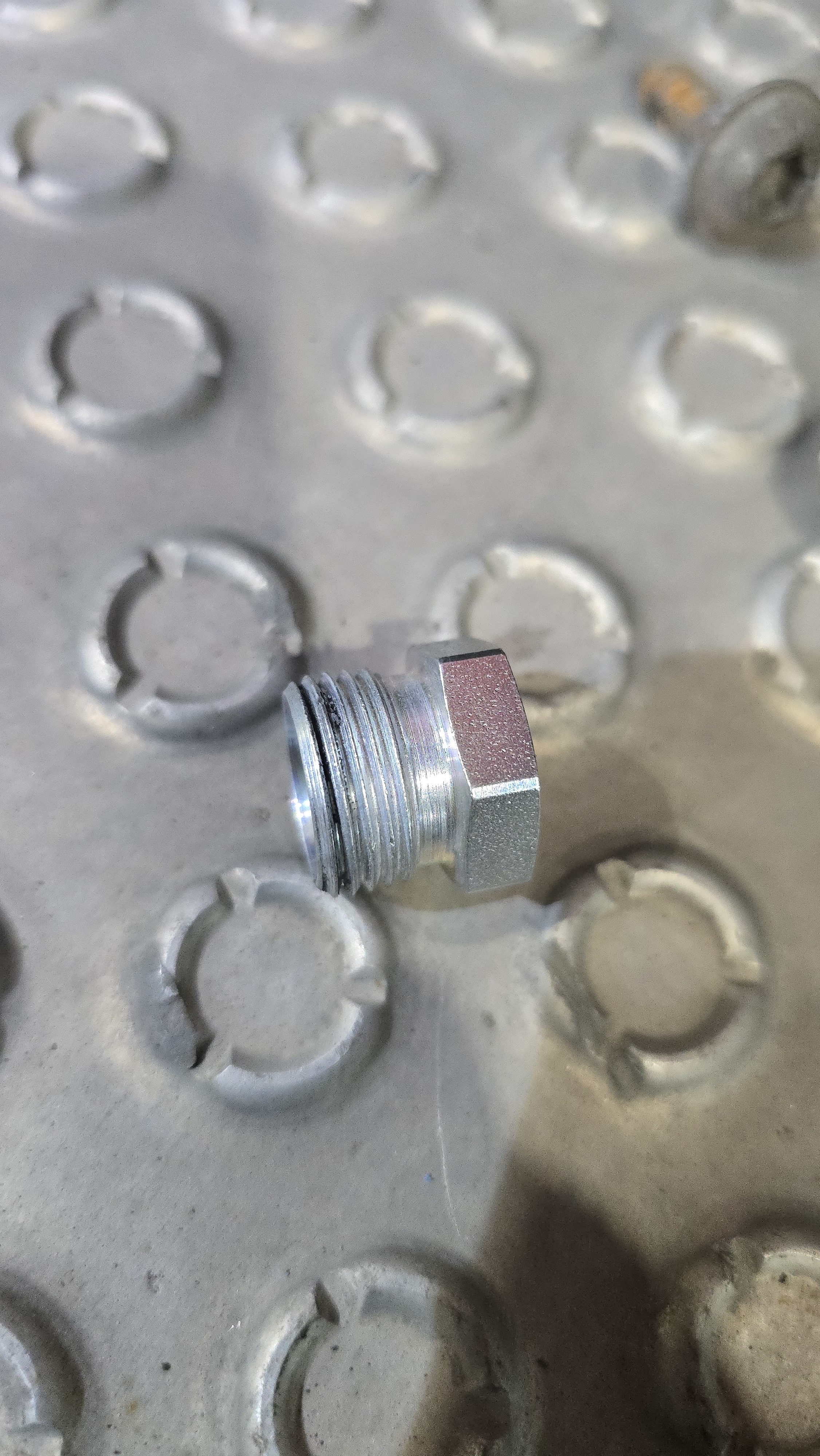 A70102512 PARKER-HANNIFIN CO Пробка M18x1.5, фото 1