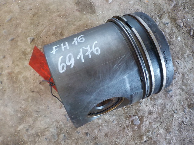 1556960 VOLVO Поршень, № XF69176, фото 1