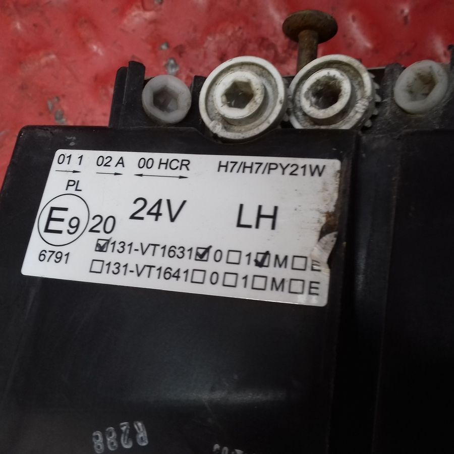 82304599 VOLVO Фара левая, № XF407503, фото 6