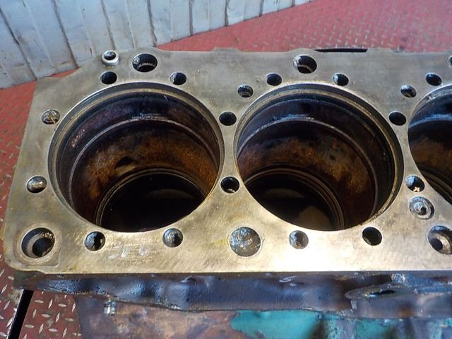 1547000 VOLVO Блок двигателя, № XF53644, фото 11