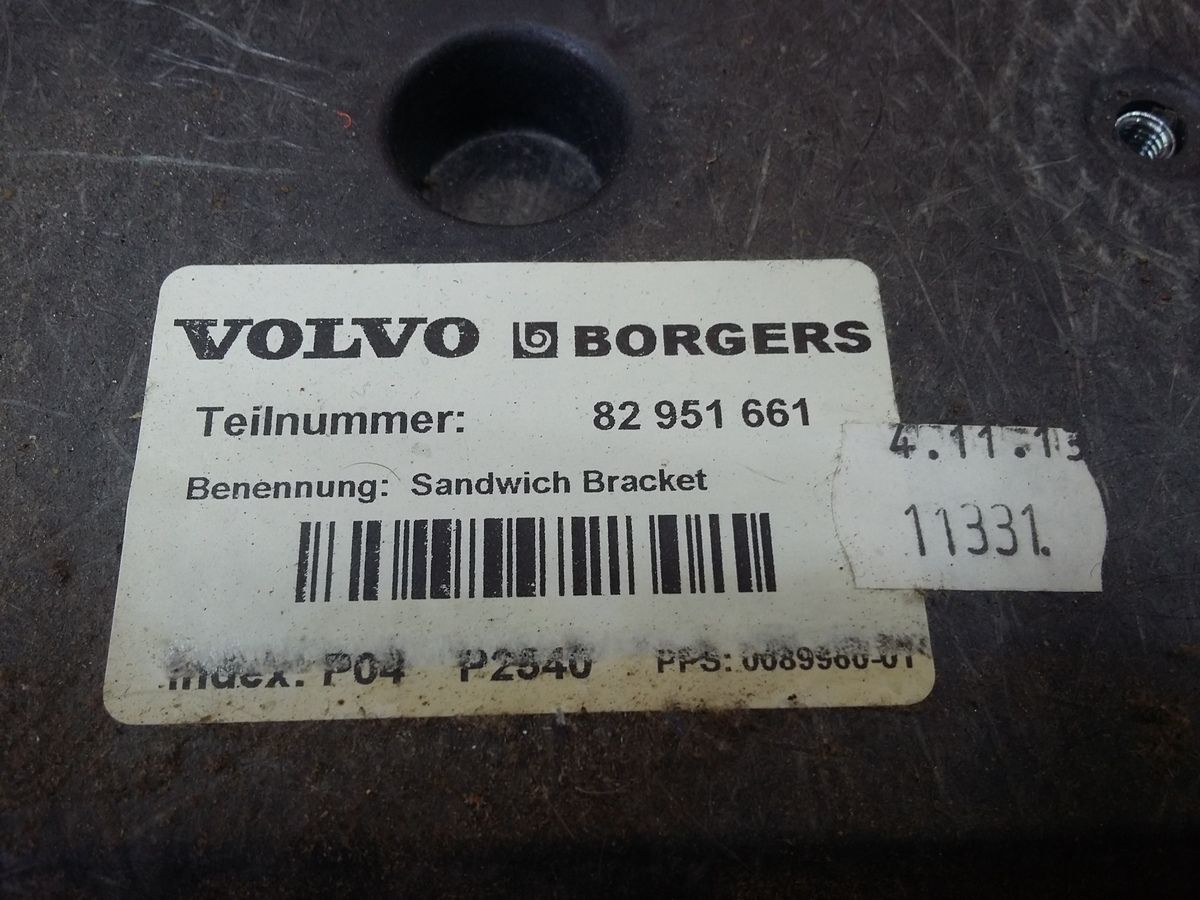 82951661 VOLVO Кронштейн бардачка, № XF415963, фото 4