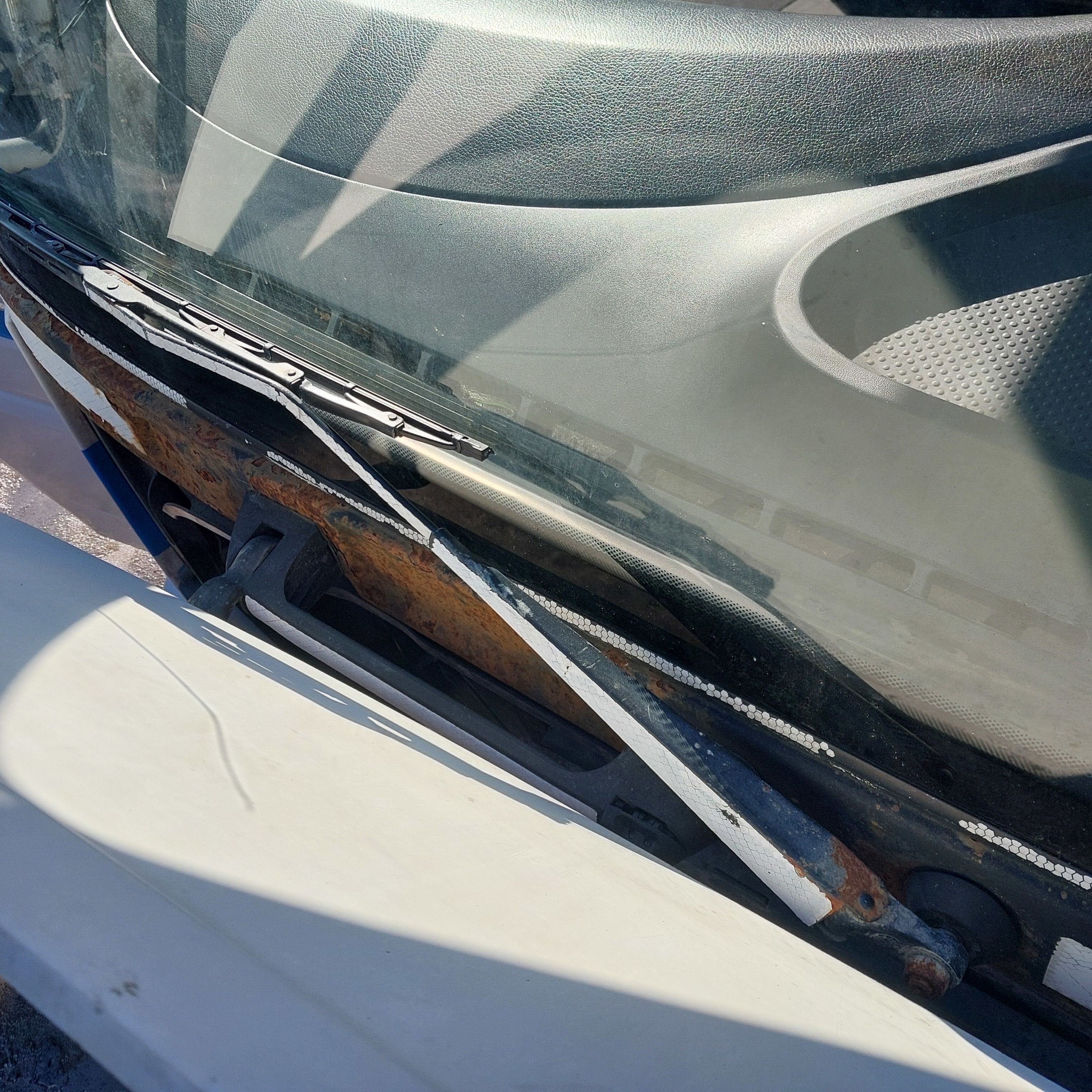 0018203744 MERCEDES Поводок стеклоочистителя, № XF437089, фото 1