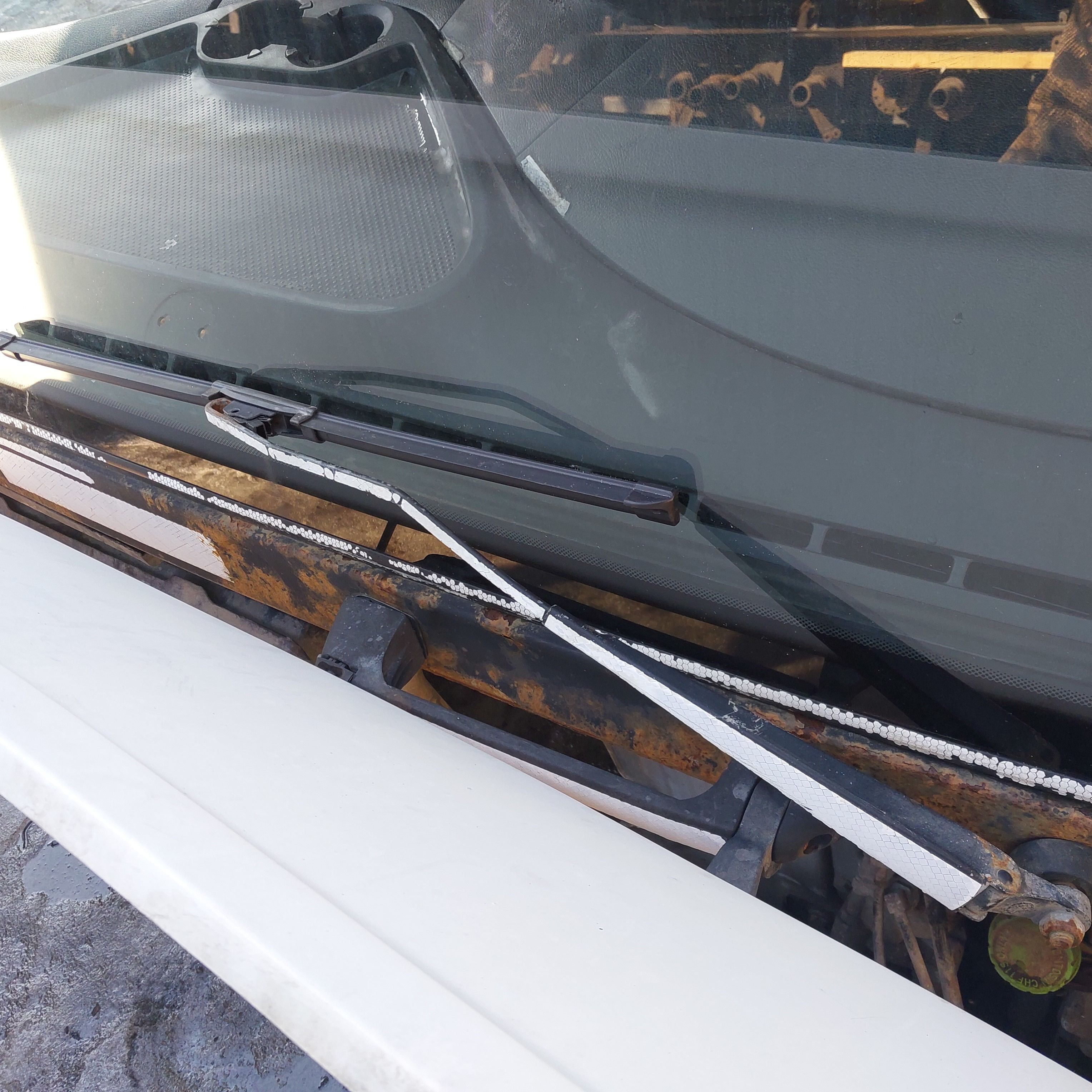 0018203744 MERCEDES Поводок стеклоочистителя, № XF437090, фото 1