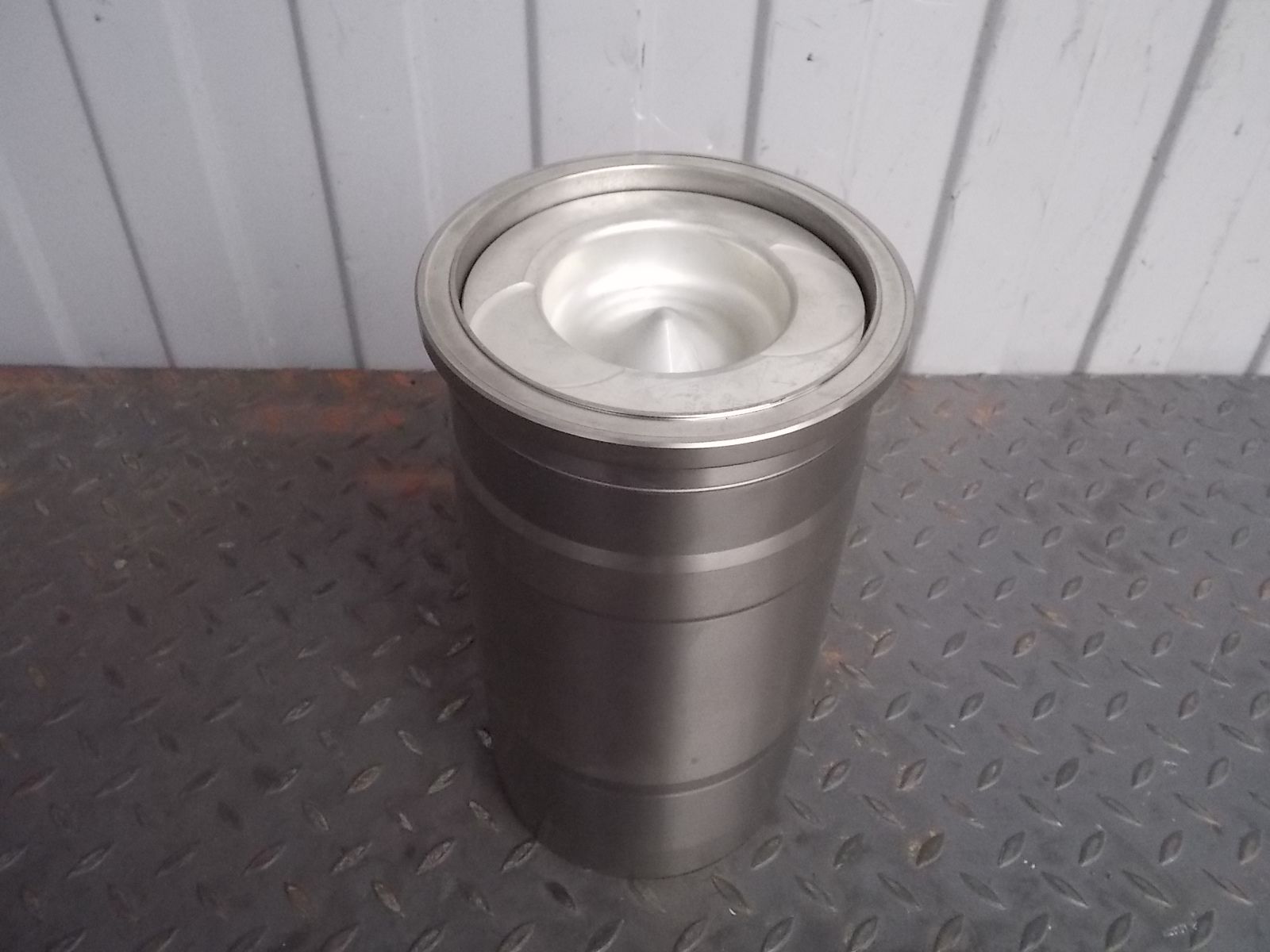 2095990 MAHLE Поршень с гильзой, фото 1