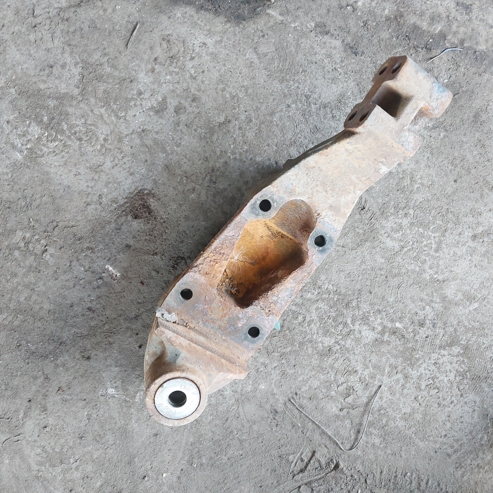 1448522 DAF Кронштейн передней рессоры, № XF472426, фото 1