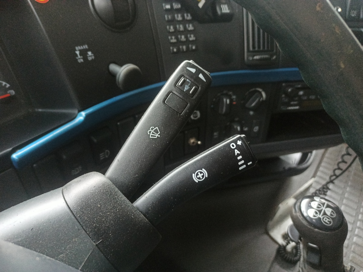 20700927 VOLVO Переключатель подрулевой стеклоочистителя, № XF403660, фото 1