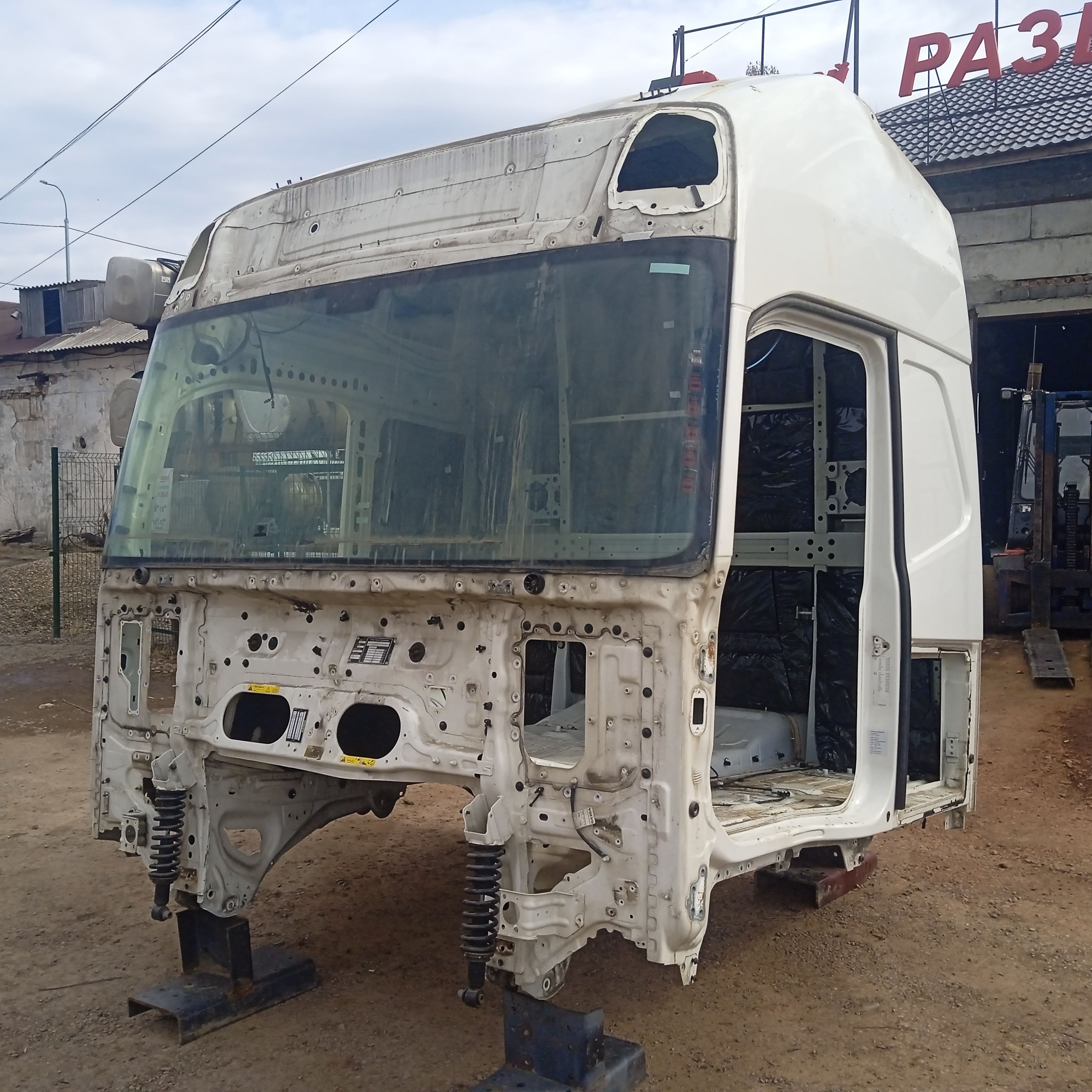 VOLVO Каркас кабины, № XF345397, фото 1