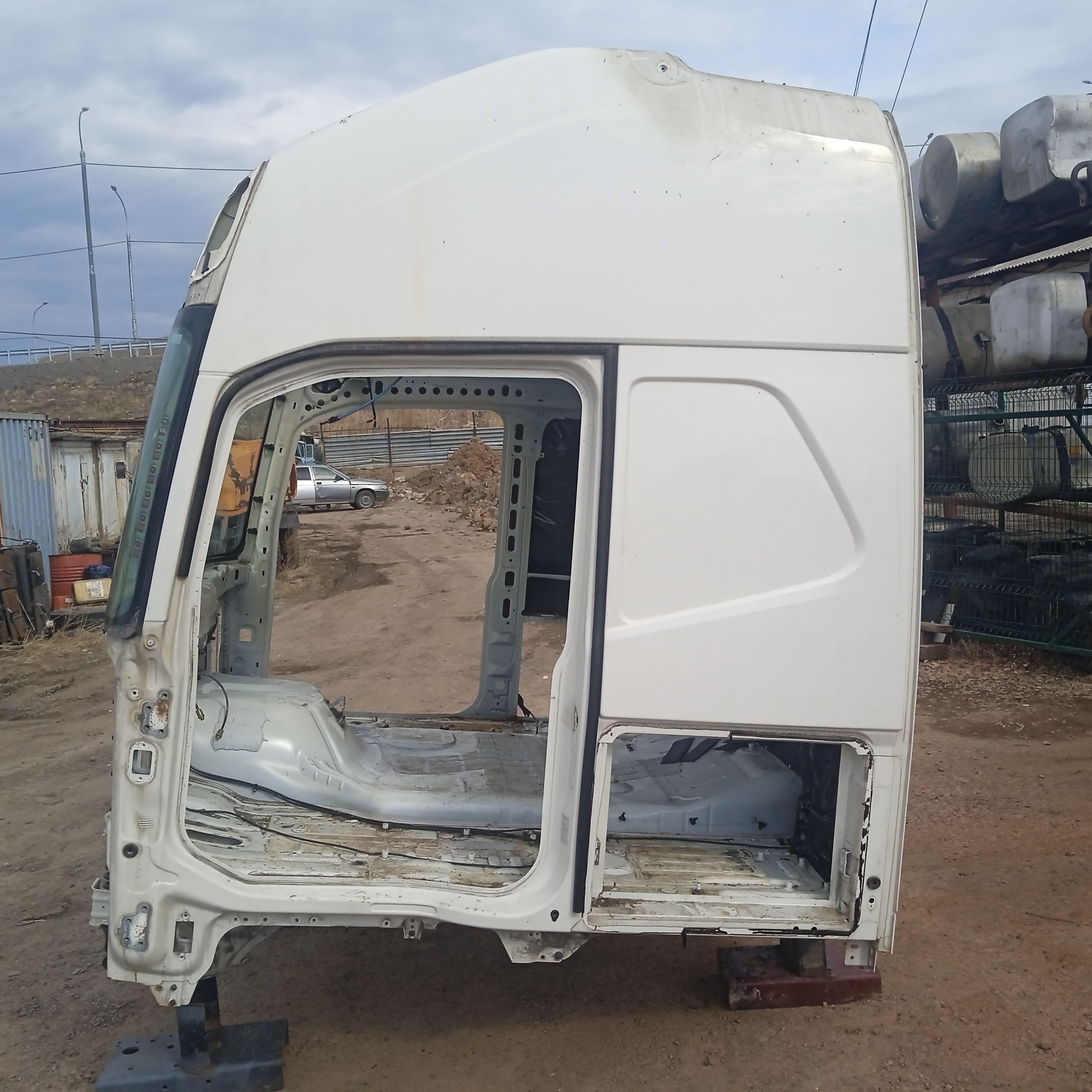 VOLVO Каркас кабины, № XF345397, фото 2