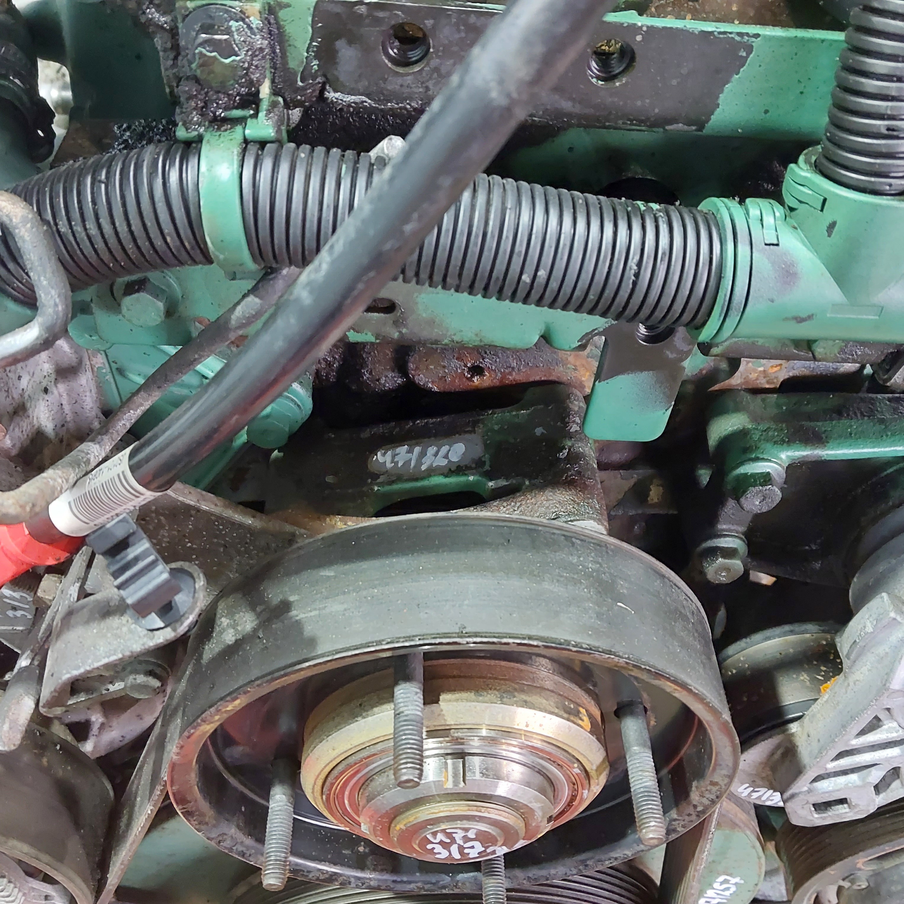 21965630 VOLVO Кронштейн термомуфты, № XF471320, фото 1