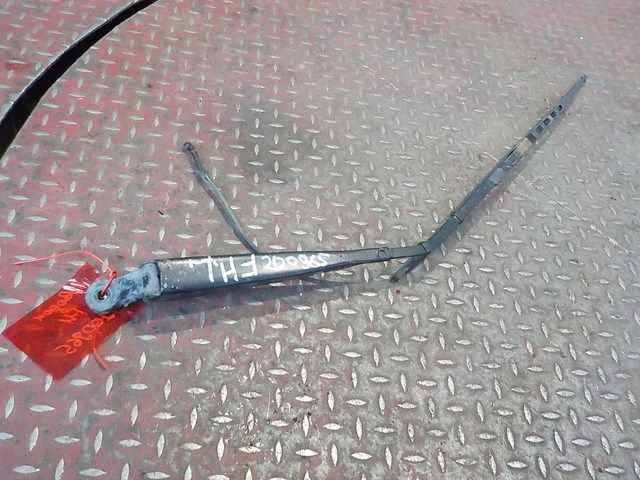 8189632 VOLVO Поводок стеклоочистителя, № XF200965, фото 2