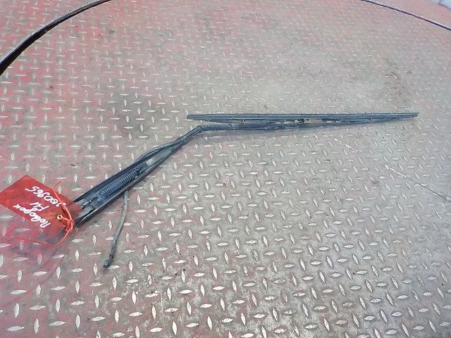 8189632 VOLVO Поводок стеклоочистителя, № XF200965, фото 3