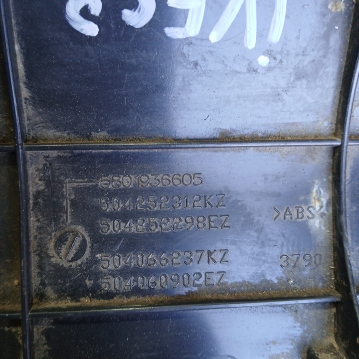 5801936605 IVECO Крышка бардачка, № XF475745, фото 4