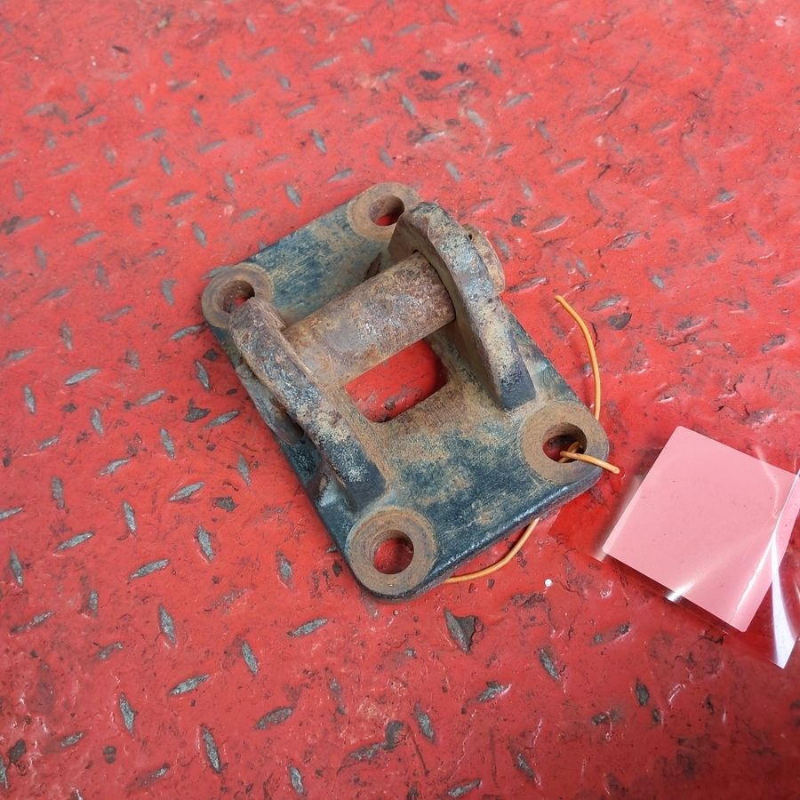 280605122AA FAW Кронштейн буксировочный, № XF422493, фото 1