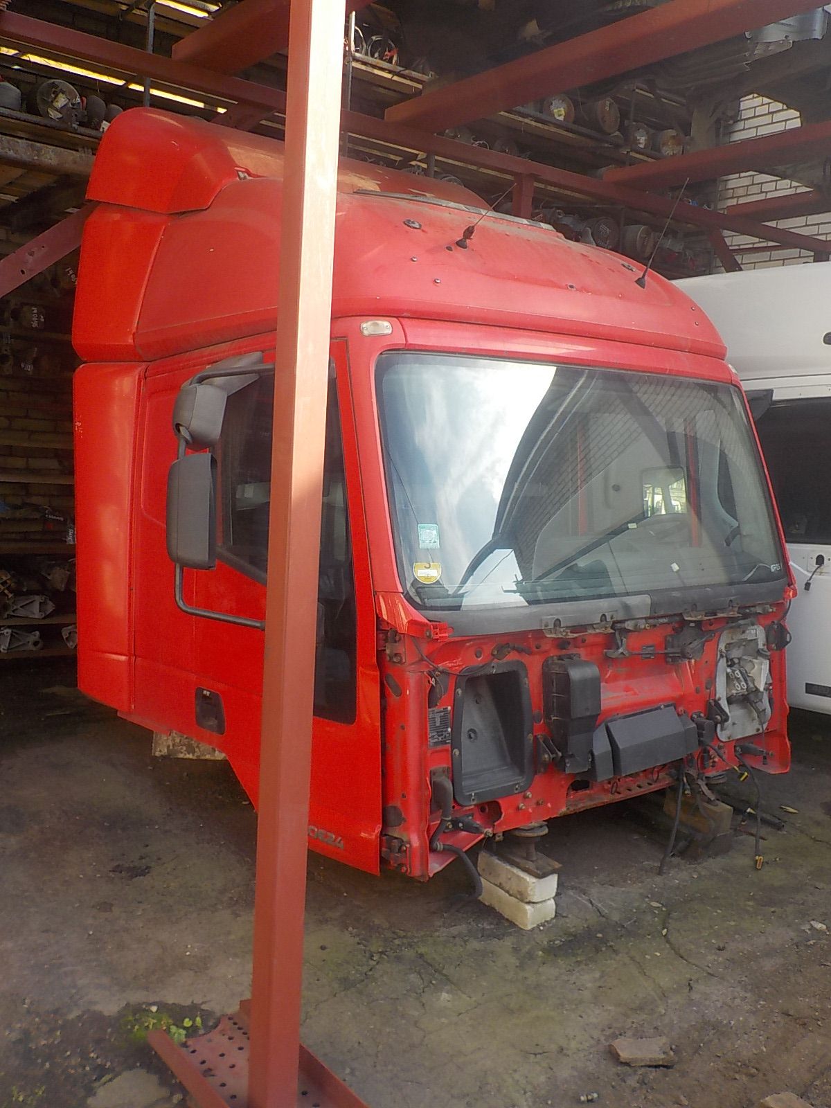 IVECO Кабина, MLL Высокая, МКПП, № XF107126, фото 2